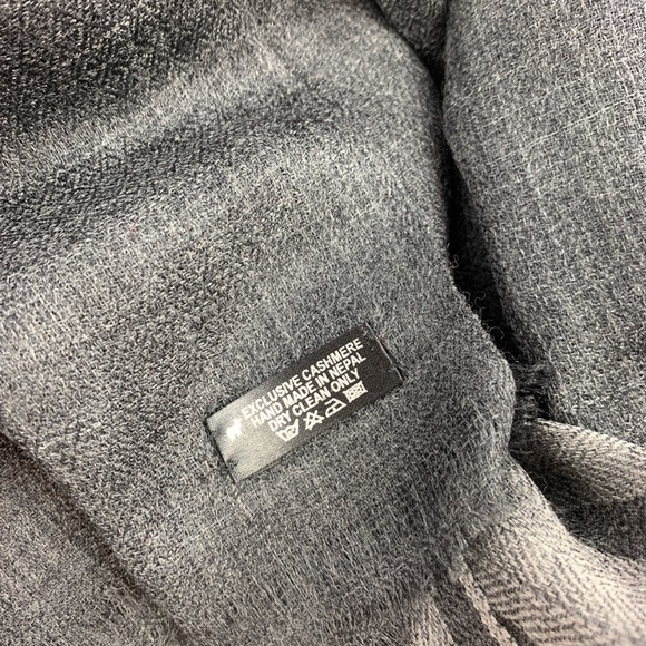 Exclusive cashmere scarves for men - Picture 7 of 8